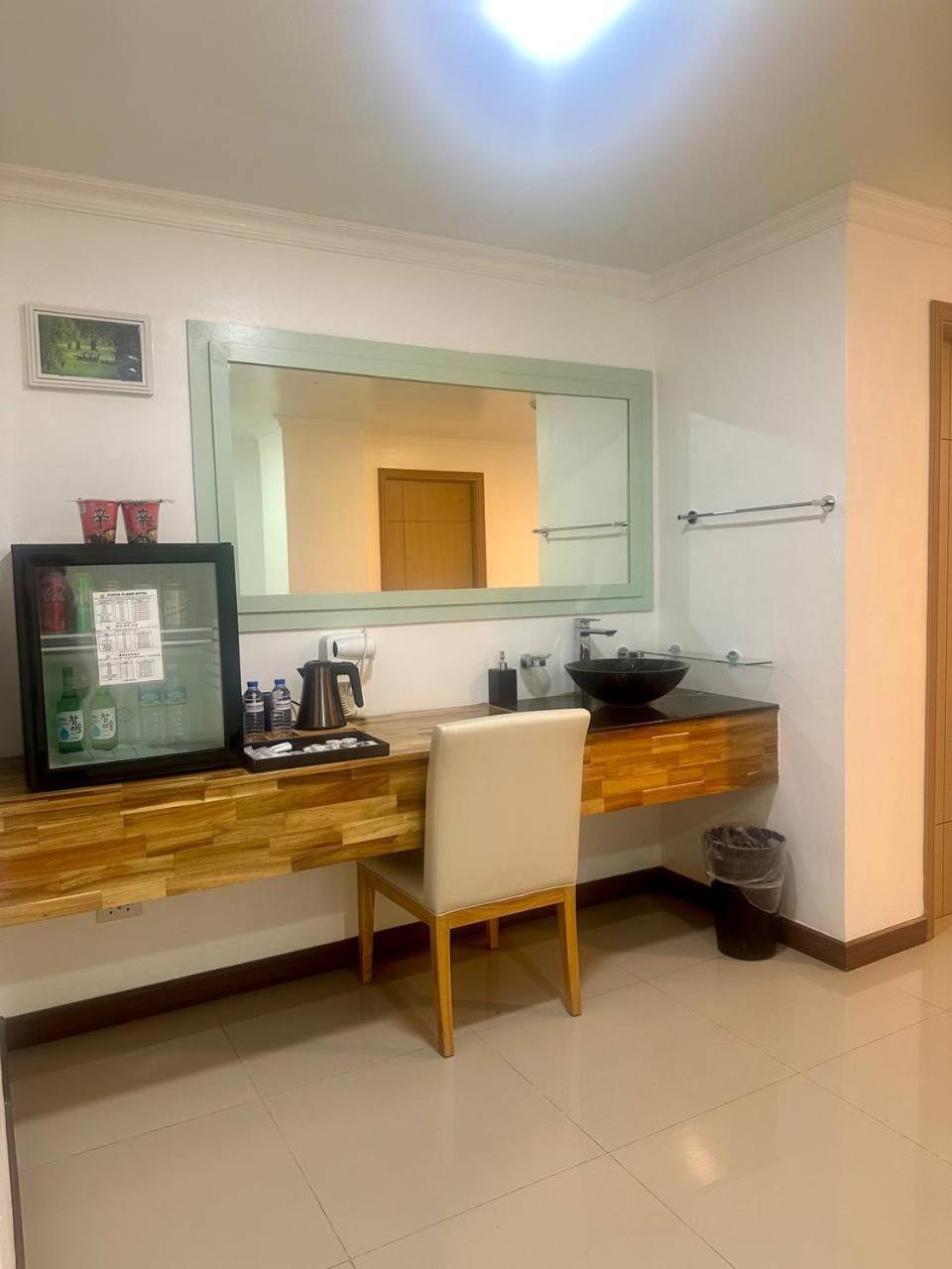 Punta Clark Hotel Clark Field Εξωτερικό φωτογραφία